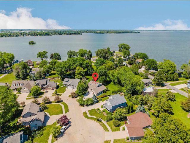 2355 HICKORY COURT, Oshkosh, WI 54901