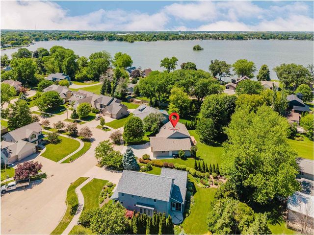 2355 HICKORY COURT, Oshkosh, WI 54901