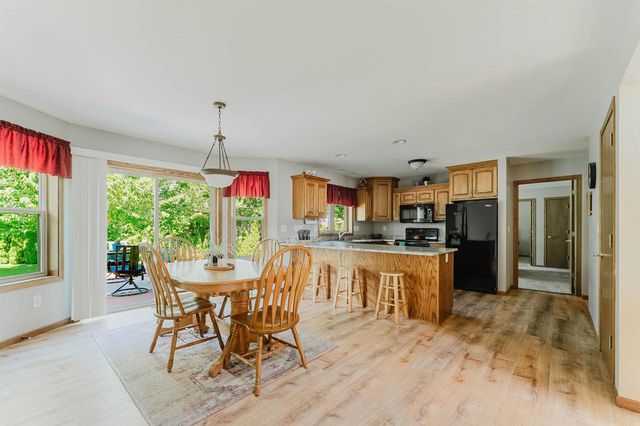 2355 HICKORY COURT, Oshkosh, WI 54901
