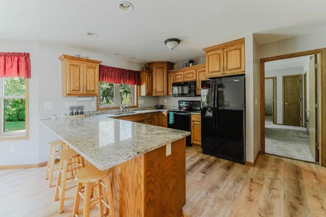 2355 HICKORY COURT, Oshkosh, WI 54901