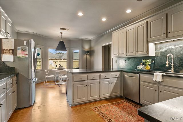 1585 Greystone, Tuscaloosa, AL 35406