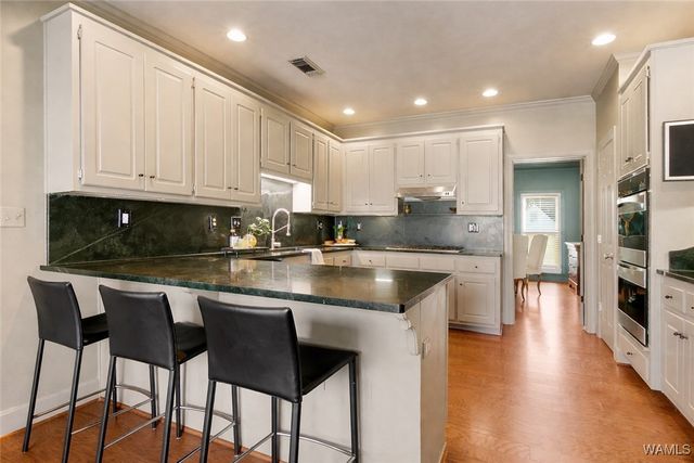 1585 Greystone, Tuscaloosa, AL 35406