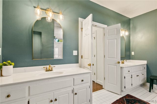 1585 Greystone, Tuscaloosa, AL 35406