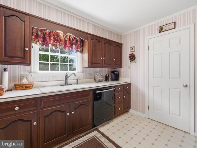 2606 RIDGE RD S, Martinsburg, WV 25403