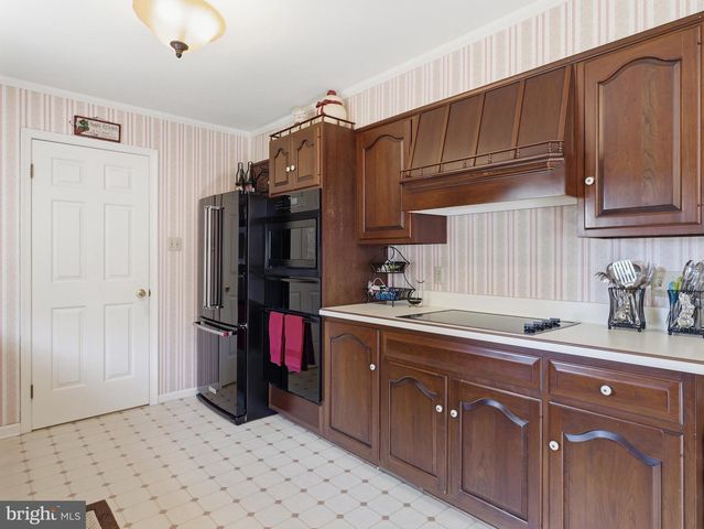 2606 RIDGE RD S, Martinsburg, WV 25403