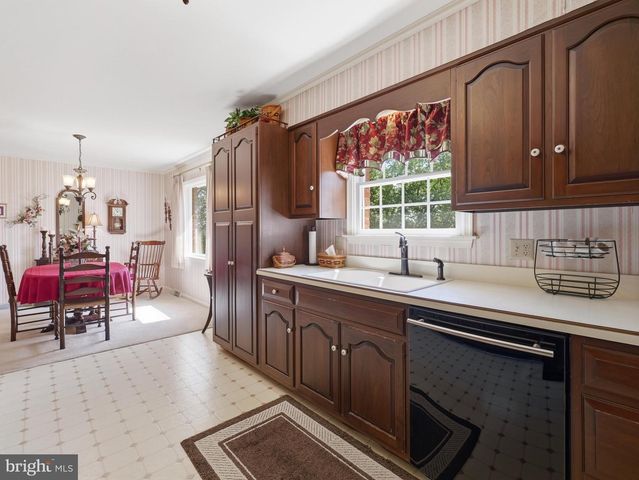2606 RIDGE RD S, Martinsburg, WV 25403