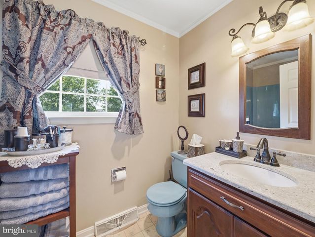 2606 RIDGE RD S, Martinsburg, WV 25403
