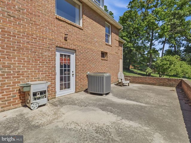 2606 RIDGE RD S, Martinsburg, WV 25403