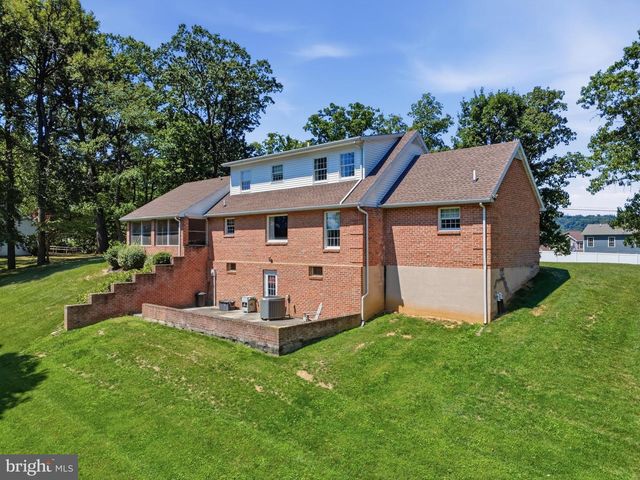 2606 RIDGE RD S, Martinsburg, WV 25403