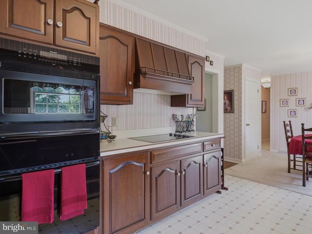 2606 RIDGE RD S, Martinsburg, WV 25403