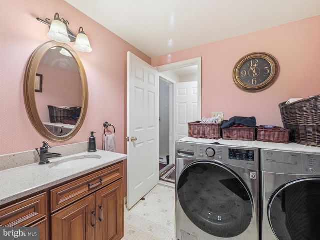 2606 RIDGE RD S, Martinsburg, WV 25403