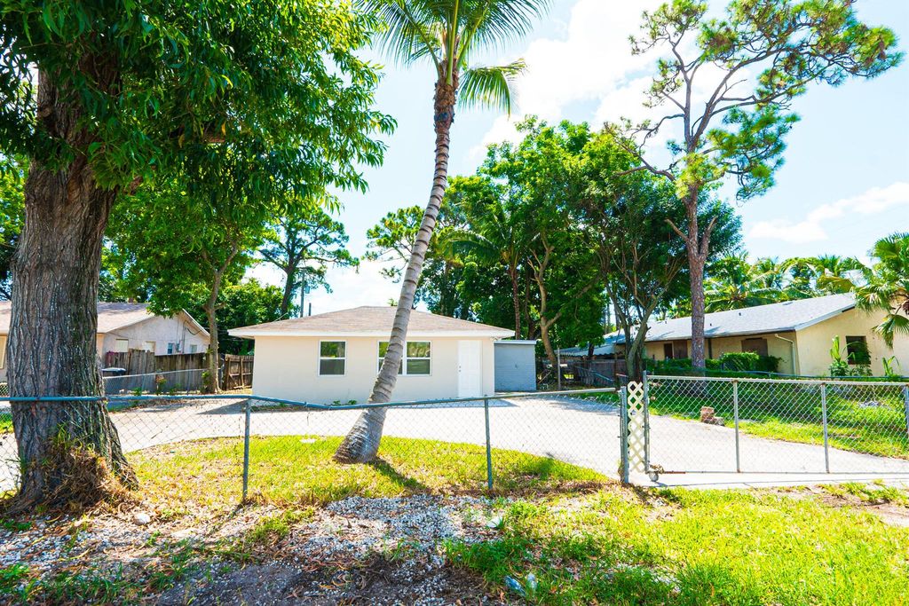 3652 Alexander Court, Lake Worth, FL 33463