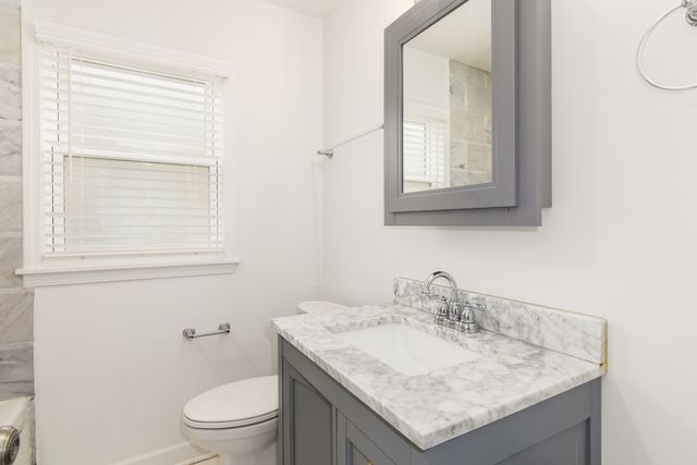 5158 W Carmen Avenue W, Chicago, IL 60630