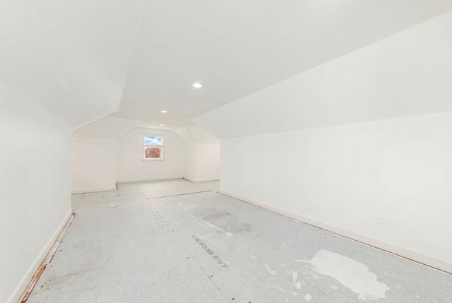 5158 W Carmen Avenue W, Chicago, IL 60630