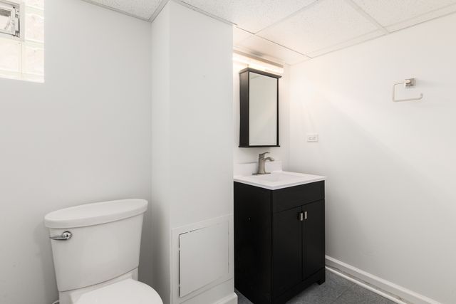 5158 W Carmen Avenue W, Chicago, IL 60630