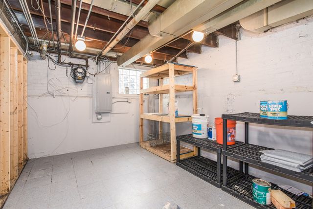 5158 W Carmen Avenue W, Chicago, IL 60630