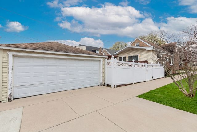 5158 W Carmen Avenue W, Chicago, IL 60630