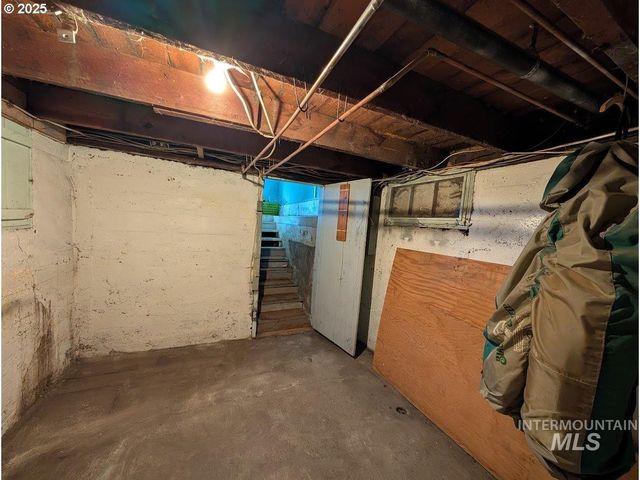 1516 Monroe Ave, La Grande, OR 97850