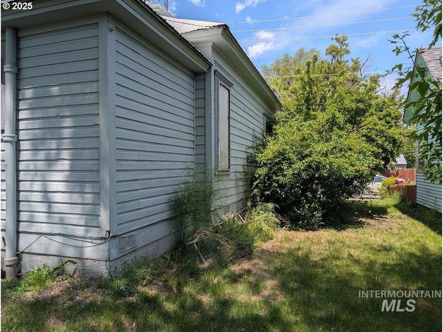 1516 Monroe Ave, La Grande, OR 97850