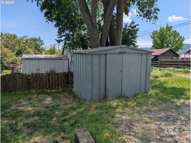 1516 Monroe Ave, La Grande, OR 97850