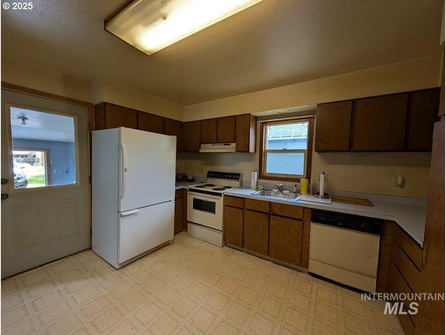 1516 Monroe Ave, La Grande, OR 97850