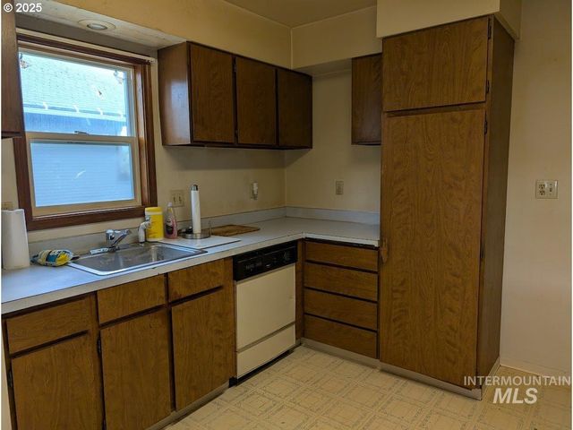 1516 Monroe Ave, La Grande, OR 97850