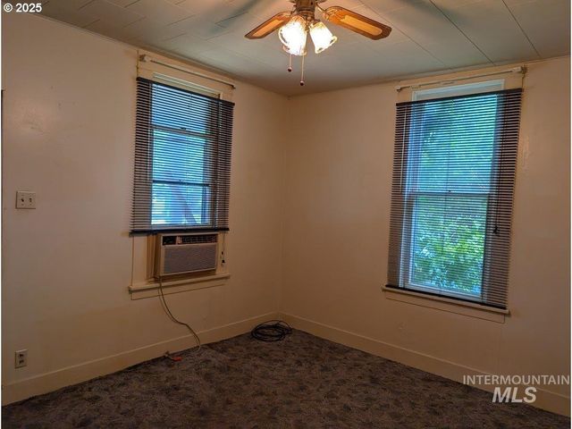 1516 Monroe Ave, La Grande, OR 97850