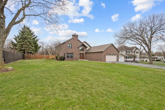 23w531 W Walnut Street, Roselle, IL 60172
