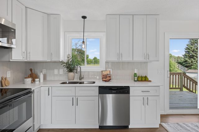 8208 Irving Avenue N, Brooklyn Park, MN 55444