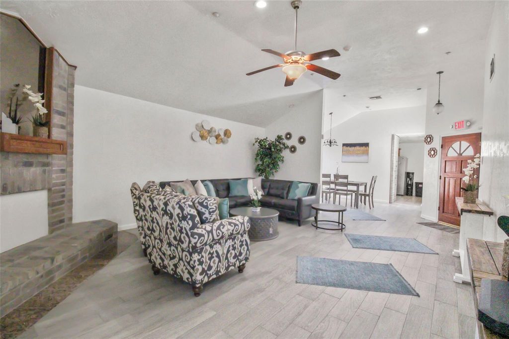 3318 S Greenpark Drive, Houston, TX 77082