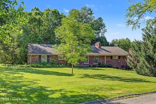 7 Pin Oak Ln, Louisville, KY 40207
