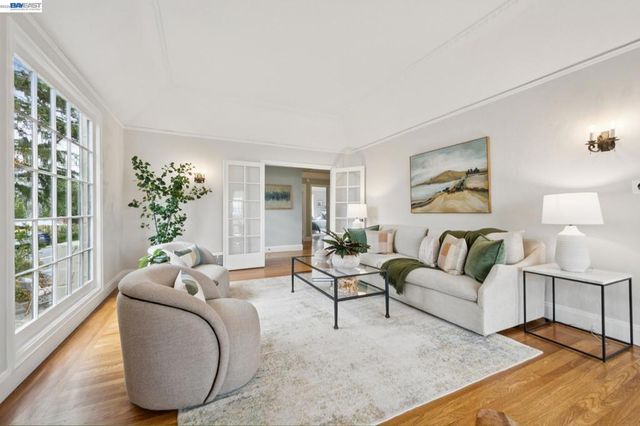 6968 THORNHILL DRIVE, Oakland, CA 94611