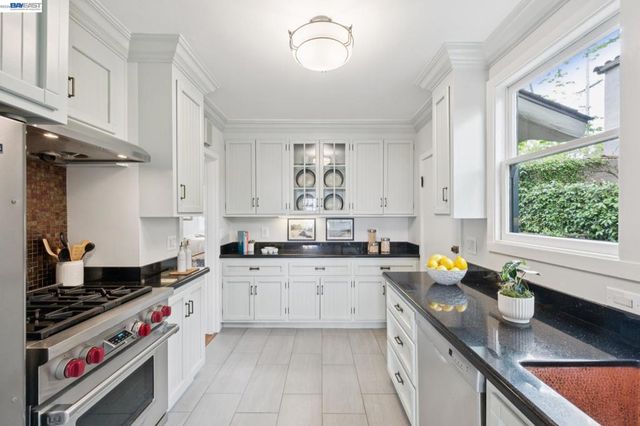6968 THORNHILL DRIVE, Oakland, CA 94611