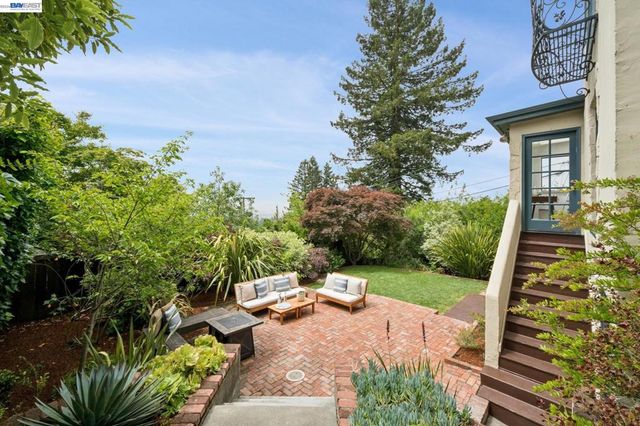 6968 THORNHILL DRIVE, Oakland, CA 94611