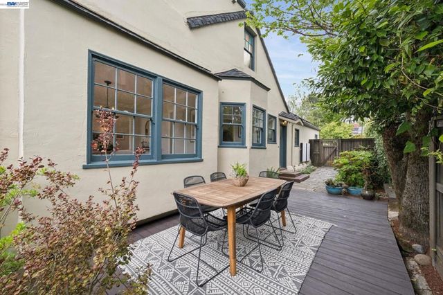 6968 THORNHILL DRIVE, Oakland, CA 94611