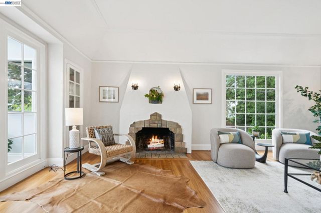 6968 THORNHILL DRIVE, Oakland, CA 94611