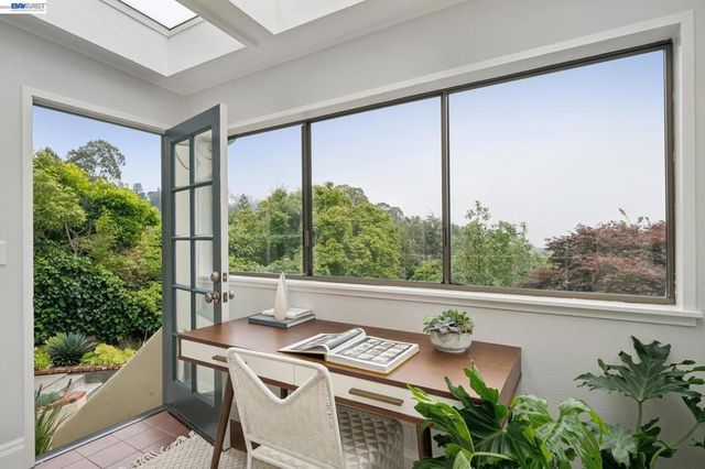 6968 THORNHILL DRIVE, Oakland, CA 94611