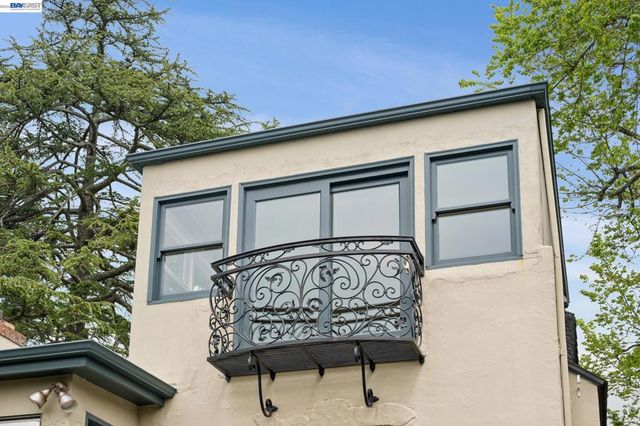 6968 THORNHILL DRIVE, Oakland, CA 94611