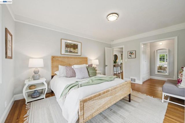 6968 THORNHILL DRIVE, Oakland, CA 94611