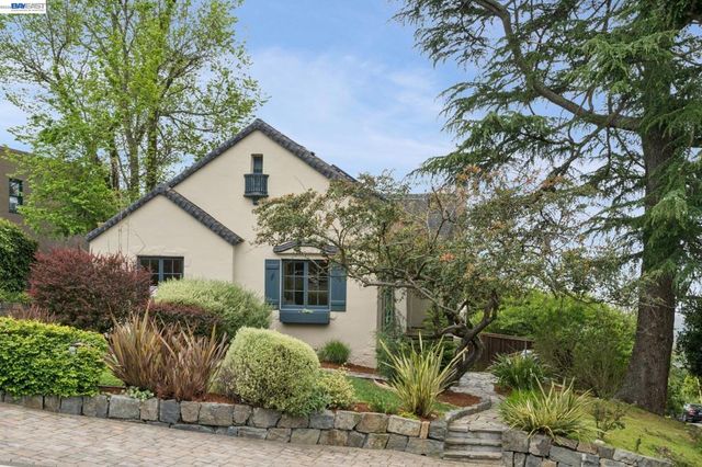 6968 THORNHILL DRIVE, Oakland, CA 94611