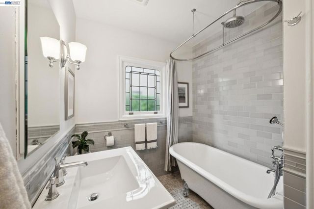 6968 THORNHILL DRIVE, Oakland, CA 94611