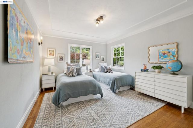 6968 THORNHILL DRIVE, Oakland, CA 94611
