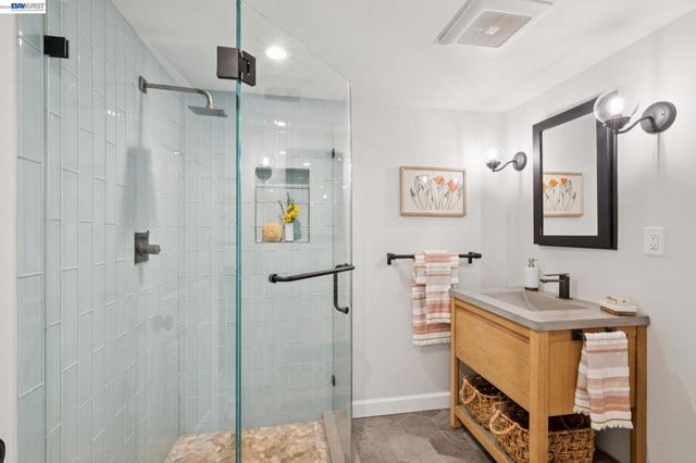 6968 THORNHILL DRIVE, Oakland, CA 94611