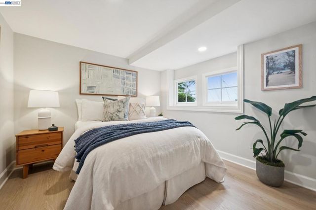 6968 THORNHILL DRIVE, Oakland, CA 94611