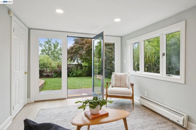 6968 THORNHILL DRIVE, Oakland, CA 94611