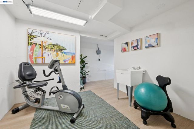 6968 THORNHILL DRIVE, Oakland, CA 94611