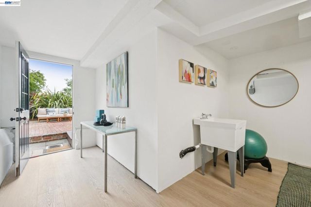 6968 THORNHILL DRIVE, Oakland, CA 94611