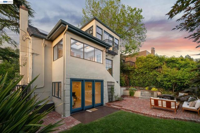 6968 THORNHILL DRIVE, Oakland, CA 94611