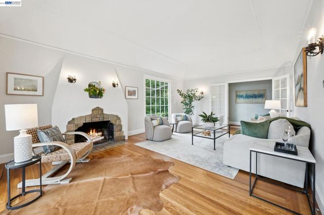 6968 THORNHILL DRIVE, Oakland, CA 94611