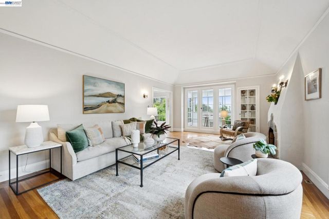 6968 THORNHILL DRIVE, Oakland, CA 94611